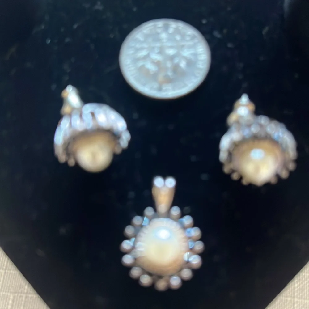 Pearl & Sapphire Blue Crystal Pendant & Earrings Set - Picture 5 of 8